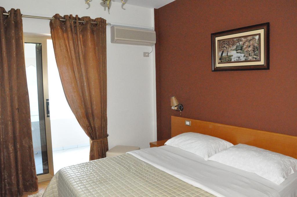 Helia Hotel